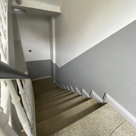 Schoene Grosse 4 Zimmer-altbauwohnung Kiel