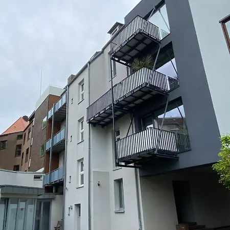 Schoene Grosse 4 Zimmer-altbauwohnung Lejlighed *