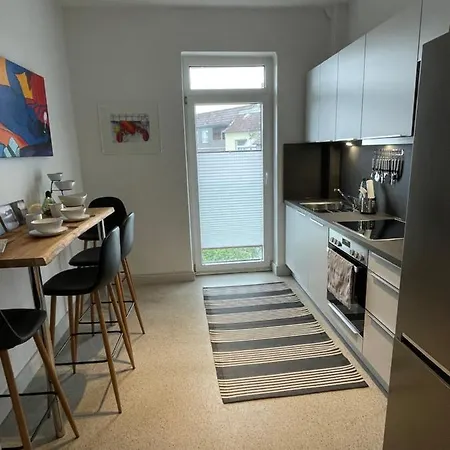 Schoene Grosse 4 Zimmer-altbauwohnung Appartamento *