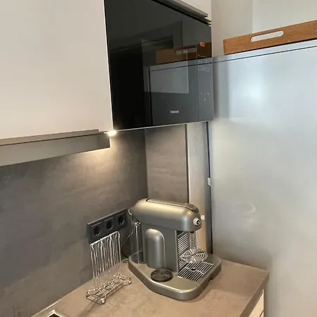 Schoene Grosse 4 Zimmer-altbauwohnung