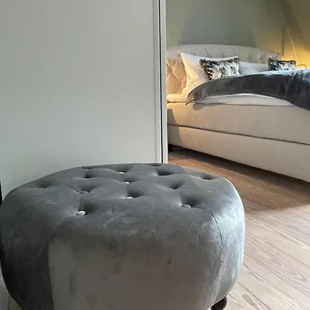 Schoene Grosse 4 Zimmer-altbauwohnung Appartamento