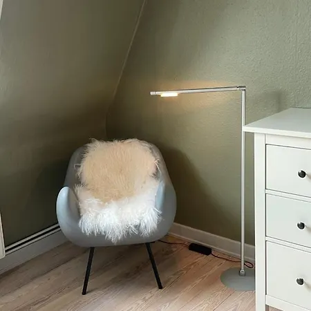 Schoene Grosse 4 Zimmer-altbauwohnung
