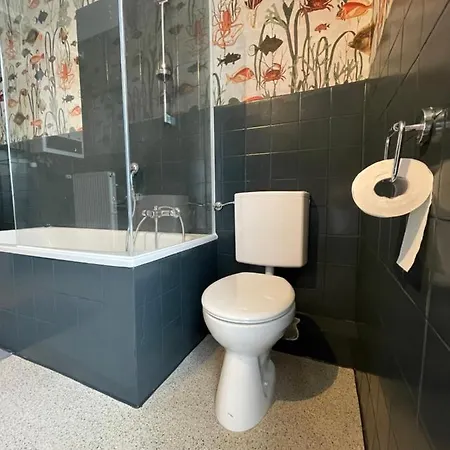Schoene Grosse 4 Zimmer-altbauwohnung Kiel