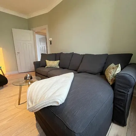 Schoene Grosse 4 Zimmer-altbauwohnung * Kiel