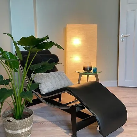 Schoene Grosse 4 Zimmer-altbauwohnung Appartamento